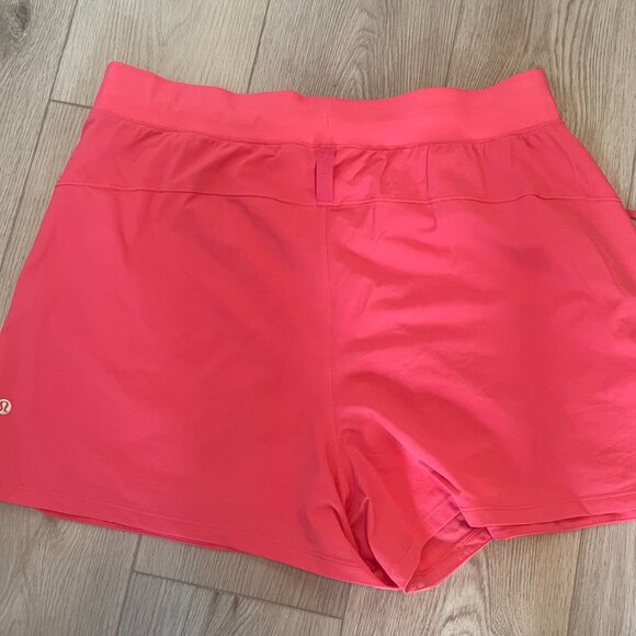 Lululemon License to Train High-Rise Short 4" - Size 12 - Picture 2 of 3